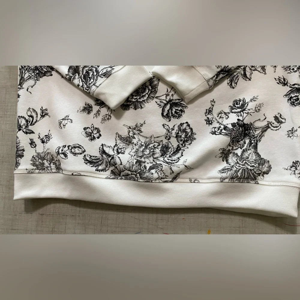 Karen Scott sport White Sweatshirt with Black Floral Print - Picture 6 of 6